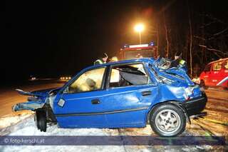Vier Verletzte - Auto kracht in geparkten Lkw foto-kerschi_vu_-b38_rauchenoedt_62.jpg