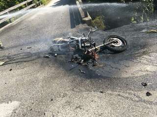 Motorrad brannte E180801228_03.jpg