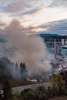 Brand in einer Papierfabrik in Laakirchen foke_20180827_192405.jpg