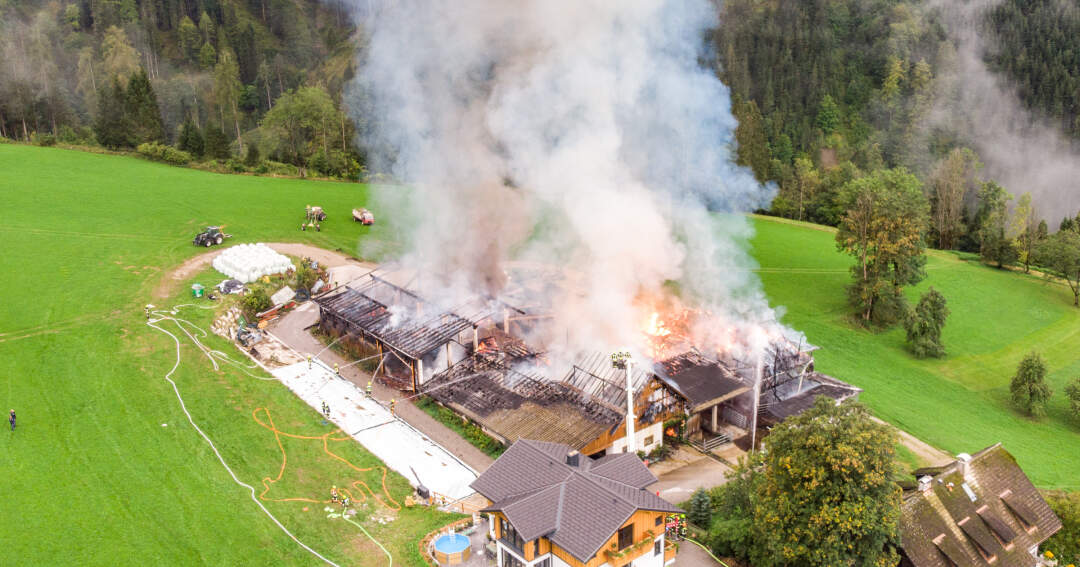 Titelbild: Großbrand auf abgelegenen Hof in Hinterstoder