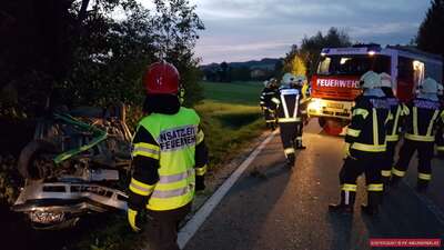 Aufräumarbeiten nach Verkehrsunfall in Neuhofen i.I. 1.jpg