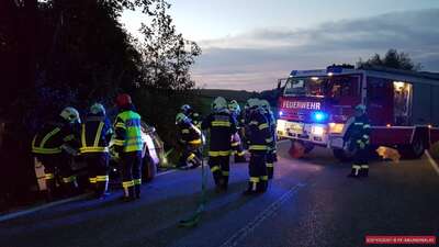 Aufräumarbeiten nach Verkehrsunfall in Neuhofen i.I. 3.jpg