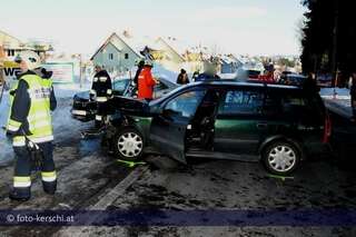 Schwerer Verkehrsunfall- Familie verletzt foto-kerschi_2010-02-21-vu_b38_bad-leonfelden_03.jpg
