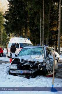 Schwerer Verkehrsunfall- Familie verletzt foto-kerschi_2010-02-21-vu_b38_bad-leonfelden_07.jpg