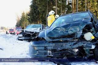 Schwerer Verkehrsunfall- Familie verletzt foto-kerschi_2010-02-21-vu_b38_bad-leonfelden_24.jpg