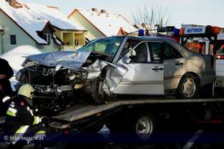 Schwerer Verkehrsunfall- Familie verletzt foto-kerschi_2010-02-21-vu_b38_bad-leonfelden_36.jpg