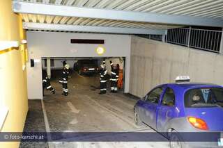 Unfall in Tiefgarage: Fahrzeuglenkerin schwerverletzt. foto-kerschi_08-03-2010unfall_tiefgarage.jpg