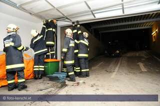 Unfall in Tiefgarage: Fahrzeuglenkerin schwerverletzt. foto-kerschi_08-03-2010unfall_tiefgarage_07.jpg