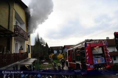 Wohnhausbrand: Ein Toter bei Brand in Steyregg foto-kerschi_11-04-2010_wohnhausbrand_05.jpg