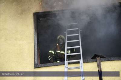 Wohnhausbrand: Ein Toter bei Brand in Steyregg foto-kerschi_11-04-2010_wohnhausbrand_09.jpg