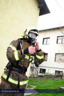 Wohnhausbrand: Ein Toter bei Brand in Steyregg foto-kerschi_11-04-2010_wohnhausbrand_13.jpg
