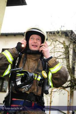 Wohnhausbrand: Ein Toter bei Brand in Steyregg foto-kerschi_11-04-2010_wohnhausbrand_15.jpg