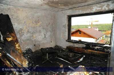 Wohnhausbrand: Ein Toter bei Brand in Steyregg foto-kerschi_11-04-2010_wohnhausbrand_28.jpg