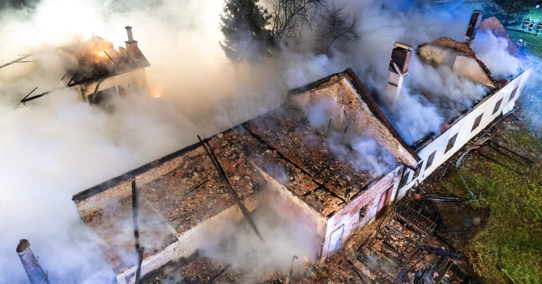 Titelbild: Nächtlicher Großbrand in Kremsmünster
