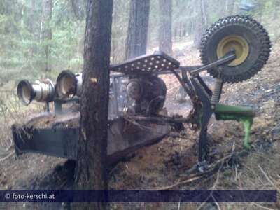 Unfall im Wald: Quad fing Feuer foto-kerschi_13-04-2010_quad_fing_feuer_03.jpg