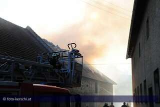 Großbrand auf Bauernhof: Landwirt verstorben foto-kerschi_17-04-2010_brand_bauernhaus_03.jpg