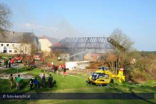 Großbrand auf Bauernhof: Landwirt verstorben foto-kerschi_17-04-2010_brand_bauernhaus_29.jpg