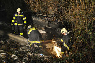 Schlierbach: Verkehrsunfall Eingeklemmte Person E181202110_04.jpg