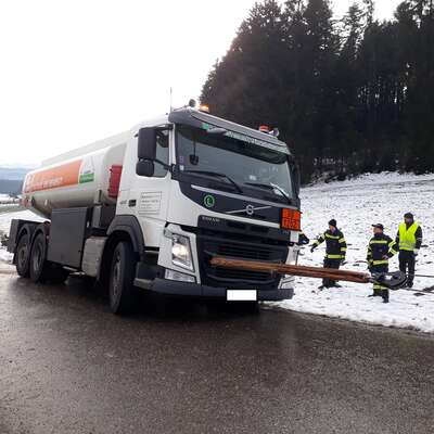 LKW-Bergung - 16.000 Liter Diesel im Straßengraben Lkw-BergungEgg10.jpg