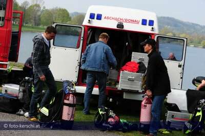 Antauchen: Feuerwehrtaucher starten in die neue Saison foto-kerschi_24-04-2010_antauchen_05.jpg