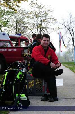 Antauchen: Feuerwehrtaucher starten in die neue Saison foto-kerschi_24-04-2010_antauchen_13.jpg