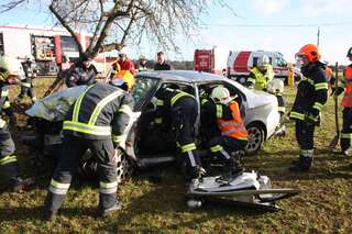 Thalheim: Schweren Verkehrsunfall mit eingeklemmter Person 2250D32C-34C9-489E-89C6-2BB0C96269D0.jpeg