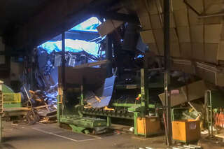 Schneelast: Firmenhalle in Rosenau stürzte ein foke_20190110_212251.jpg