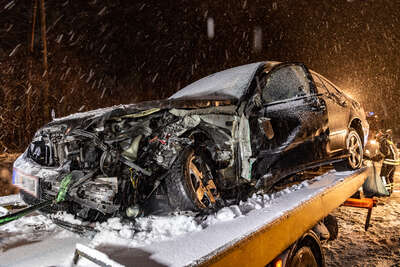 Verkehrsunfall auf Schneefahrbahn fordert drei zum Teil schwer Verletzte foke_20190111_213748_01.jpg