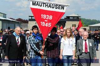 Gedenkfeier in ehemaligen KZ Mauthausen foto-kerschi_09-05-2010_gedenkfeier_kz_mauthausen_67.jpg
