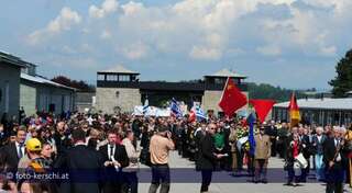 Gedenkfeier in ehemaligen KZ Mauthausen foto-kerschi_09-05-2010_gedenkfeier_kz_mauthausen_95.jpg