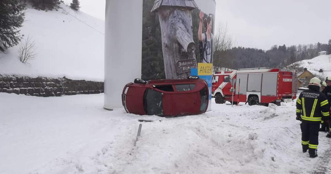 Titelbild: Verkehrsunfall in Pierbach