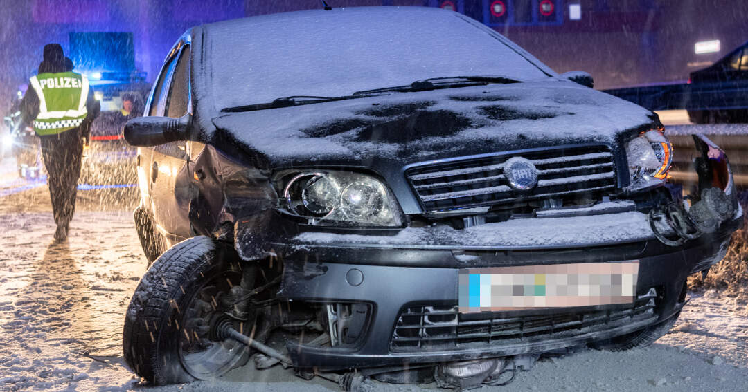 Titelbild: Verkehrsunfall bei Autobahnauffahrt Asten-St. Florian