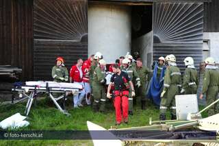 Krankenpfleger Sieben Meter in einen Silo gestürzt 20100524_foto-kerschi_landwirtschaftlicher_unfall_036.jpg