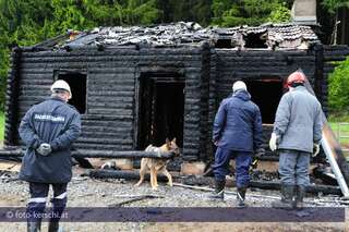 Ferienhäuser wurden Raub der Flammen 20100529_foto-kerschi_brand_blockhaus-_068.jpg