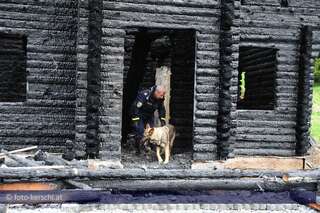 Ferienhäuser wurden Raub der Flammen 20100529_foto-kerschi_brand_blockhaus-_074.jpg