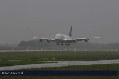 Airbus A380 in Linz gelandet a380_029.jpg