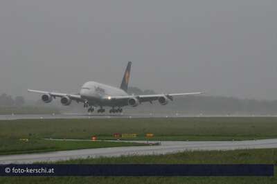 Airbus A380 in Linz gelandet a380_030.jpg