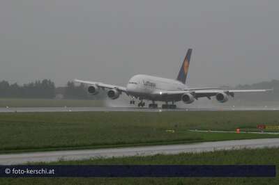Airbus A380 in Linz gelandet a380_033.jpg