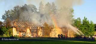 Feuer vernichtet 300 Jahre alte Scheune scheunenbrand_002.jpg