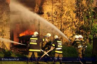 Feuer vernichtet 300 Jahre alte Scheune scheunenbrand_008.jpg