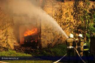 Feuer vernichtet 300 Jahre alte Scheune scheunenbrand_010.jpg