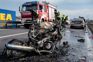 Motorradbrand nach Verkehrsunfall FOKE_2019040315087391_065.jpg