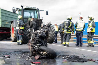 Motorradbrand nach Verkehrsunfall FOKE_2019040315107400_037.jpg