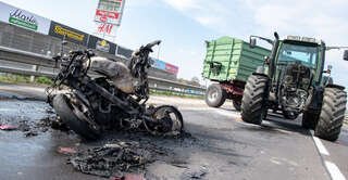 Motorradbrand nach Verkehrsunfall FOKE_2019040315127409_005.jpg