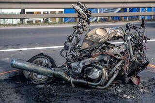 Motorradbrand nach Verkehrsunfall FOKE_2019040315377434_045.jpg