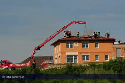 Schwieriger Dachstuhlbrand brandeinsatz_einfamilienhaus_001.jpg