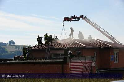 Schwieriger Dachstuhlbrand brandeinsatz_einfamilienhaus_005.jpg