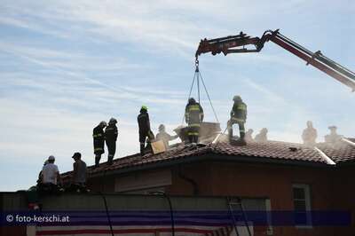 Schwieriger Dachstuhlbrand brandeinsatz_einfamilienhaus_007.jpg
