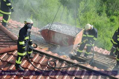 Schwieriger Dachstuhlbrand brandeinsatz_einfamilienhaus_014.jpg