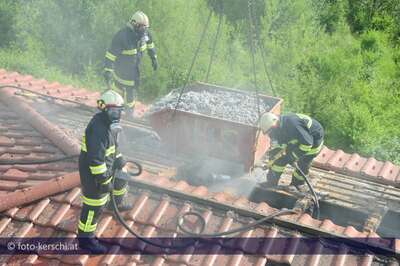 Schwieriger Dachstuhlbrand brandeinsatz_einfamilienhaus_015.jpg